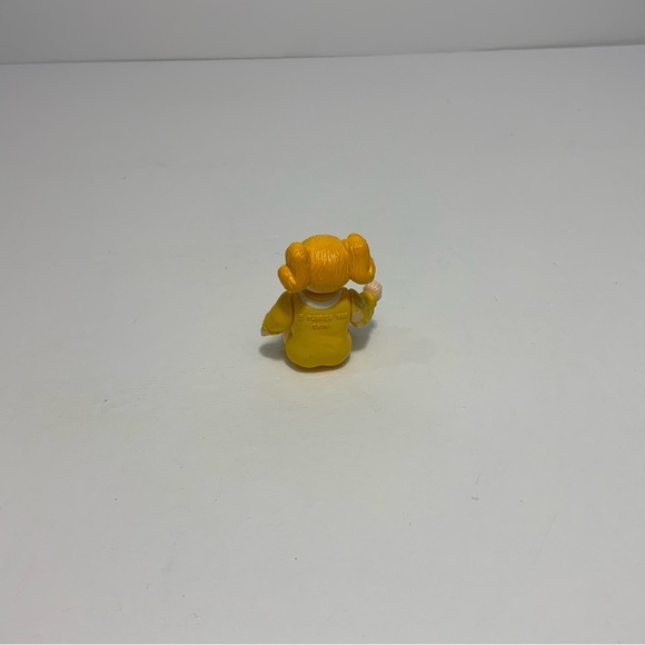 Vintage 1989 Funrise Micro Action Kids 09001 Baby Girl Yellow Figure 1.5” Toy - Picture 3 of 6